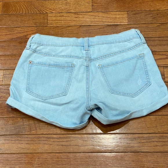 Old Navy light blue denim boyfriend roll cuffed shorts - Picture 4 of 6